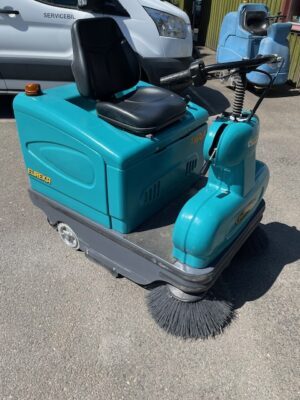 Begagnad åkbar sopmaskin